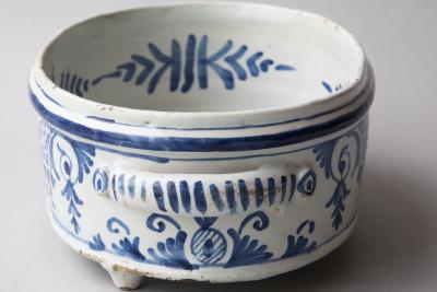 A SMALL FAIENCE TWO HANDLED BASSIN OR JARDINIERE
