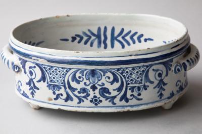 A SMALL FAIENCE TWO HANDLED BASSIN OR JARDINIERE