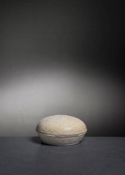 A Song Ming dynasty Dehua porcelain container