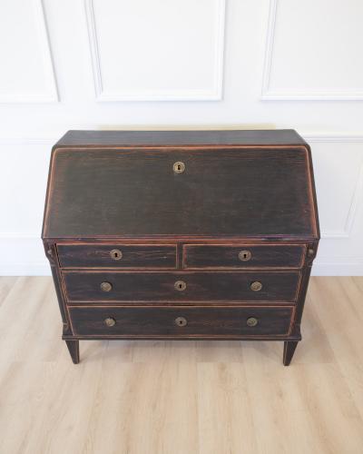 A beautiful Gustavian black bureau from the early 1800s