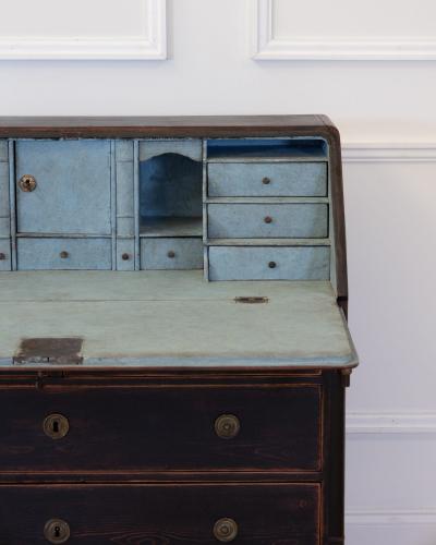 A beautiful Gustavian black bureau from the early 1800s