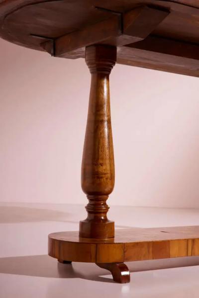 A large oval serving table artistic Chiavari craftsmanship Italy 1940s