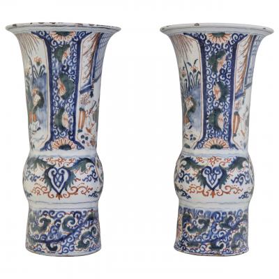 A pair of 17th century Dutch Delft vases