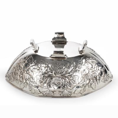 A pair of Meiji period solid silver bowls by Eigyoku