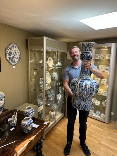 A pair of monumental blue and white Delftware vases 