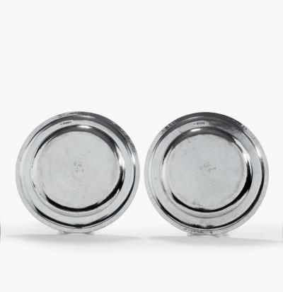 A set of 24 George III silver dinner plates by Naphtali Hart 1801