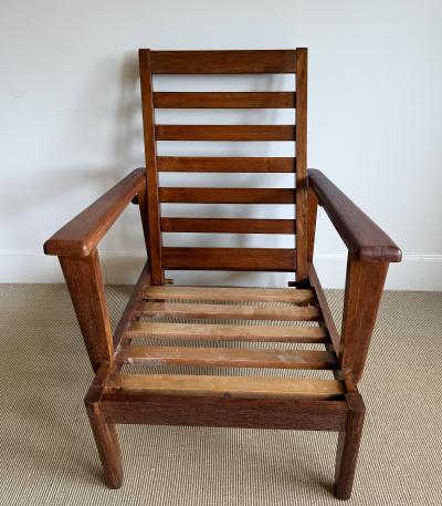 ADJUSTABLE ARMCHAIR