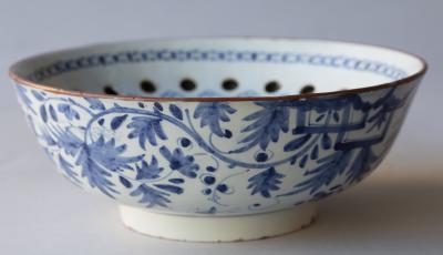 AN 18TH CENTURY DELFTWARE COLANDER