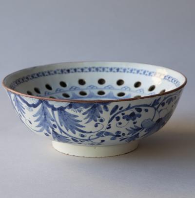 AN 18TH CENTURY DELFTWARE COLANDER