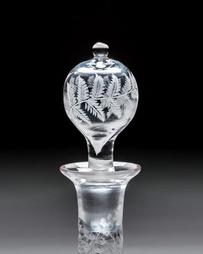 AN EDINBURGH CRYSTAL FINELY ENGRAVED DECANTER