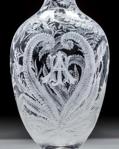 AN EDINBURGH CRYSTAL FINELY ENGRAVED DECANTER