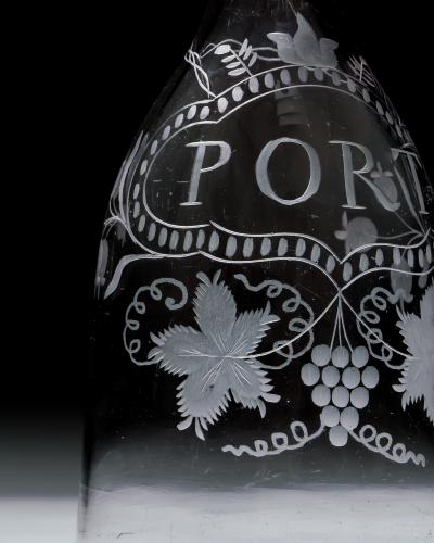 AN ELEGANTLY ENGRAVED PORT DECANTER