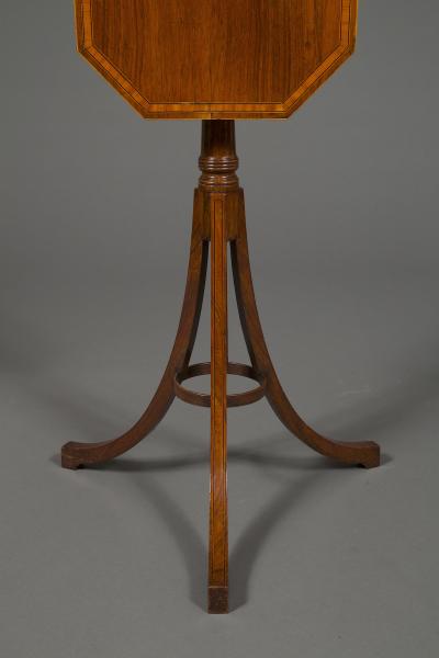 AN EXCEPTIONALLY WELL DRAWN AND FINE PAIR OF OCCASIONAL TABLES