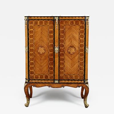 AN EXQUISITE TRANSITIONAL PERIOD TWO DOOR COLLECTION CABINET