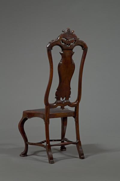 AN EXTREMELY FINE PAIR OF JOS I CARVED JACARANDA SIDE CHAIRS