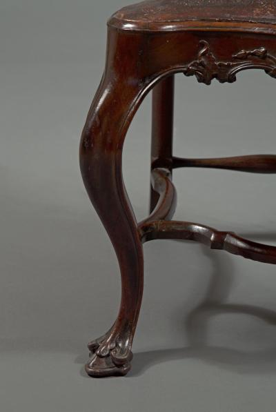AN EXTREMELY FINE PAIR OF JOS I CARVED JACARANDA SIDE CHAIRS