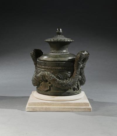 AN EXTREMELY RARE ITALIAN LATE 18TH C BRONZE LOCKING VESSEL