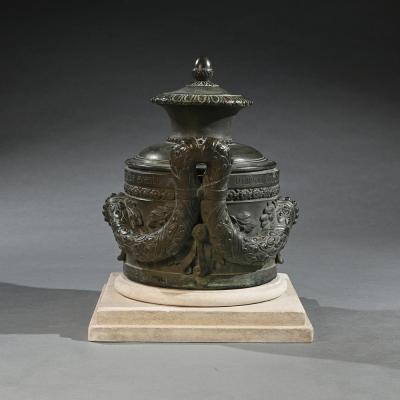 AN EXTREMELY RARE ITALIAN LATE 18TH C BRONZE LOCKING VESSEL