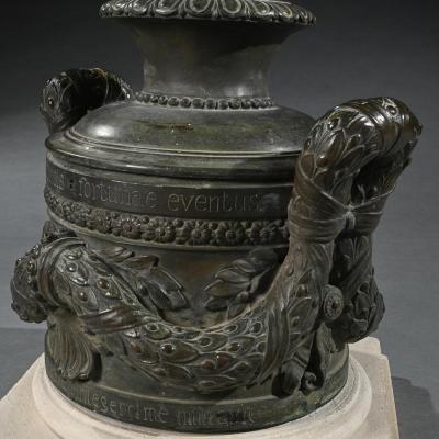 AN EXTREMELY RARE ITALIAN LATE 18TH C BRONZE LOCKING VESSEL