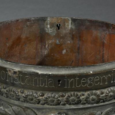 AN EXTREMELY RARE ITALIAN LATE 18TH C BRONZE LOCKING VESSEL