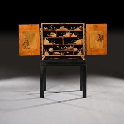 AN IMPORTANT LATE 17TH CENTURY JAPANESE LACQUERED CABINET