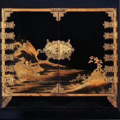 AN IMPORTANT LATE 17TH CENTURY JAPANESE LACQUERED CABINET