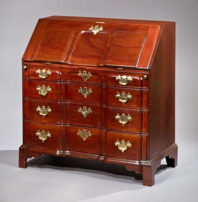 AN IMPORTANT QUEEN ANNE BLOCK FRONT BLOCK LID DESK