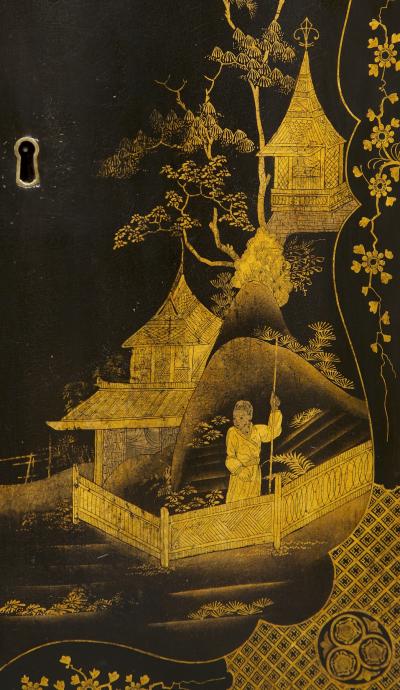 AN IMPOSING SERPENTINE FRONTED CHINOISERIE BLACK LACQUER SIDE CABINET