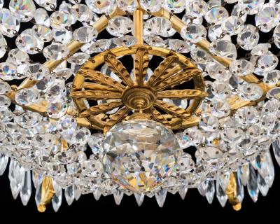 AN ORMOLU MOUNTED EIGHT LIGHT REGENCY CHANDELIER