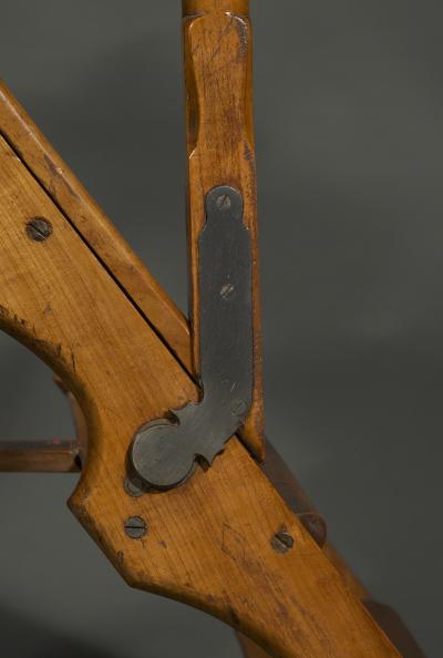 AN UNUSUAL MECHANICAL ARTS CRAFTS PERIOD FRUITWOOD LIBRARY LADDER