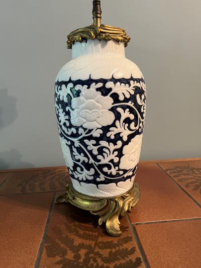 ANTIQUE CHINESE BLACK AND WHITE FLORAL CERAMIC LAMP WITH BRONZE MOUNTS