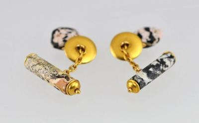 ANTIQUE JASPER AND 18K YELLOW GOLD CUFFLINKS
