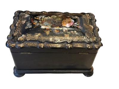 ANTIQUE LACQUER INLAID MOTHER OF PEARL FLOWER DECORATED JEWELRY BOX