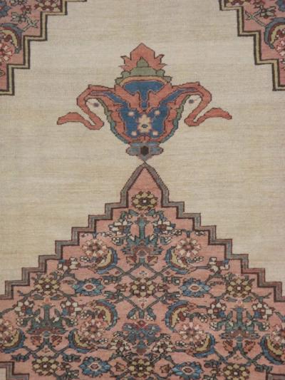 ANTIQUE PERSIAN SERAPI CARPET