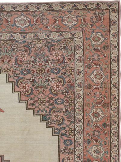 ANTIQUE PERSIAN SERAPI CARPET