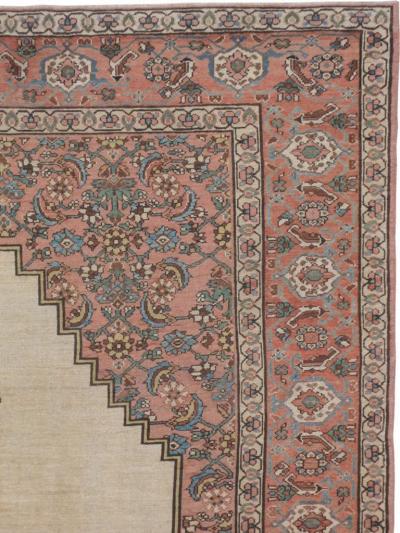 ANTIQUE PERSIAN SERAPI CARPET
