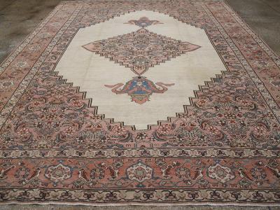 ANTIQUE PERSIAN SERAPI CARPET