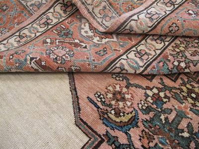 ANTIQUE PERSIAN SERAPI CARPET