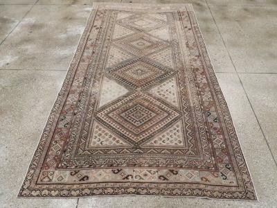 ANTIQUE PERSIAN SHIRAZ GALLERY RUG