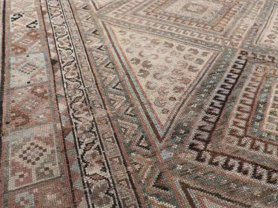 ANTIQUE PERSIAN SHIRAZ GALLERY RUG