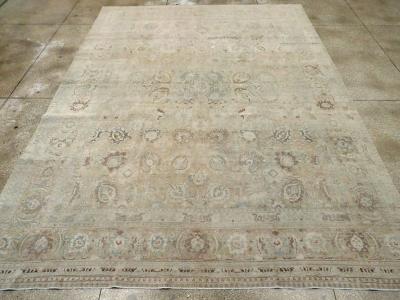 ANTIQUE PERSIAN TABRIZ CARPET