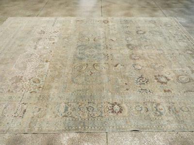 ANTIQUE PERSIAN TABRIZ CARPET