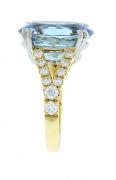 AQUAMARINE AND DIAMOND SPLIT SHANK RING