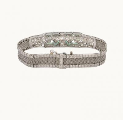 ART DECO DIAMOND AND EMERALD PLATINUM BRACELET CIRCA 1920