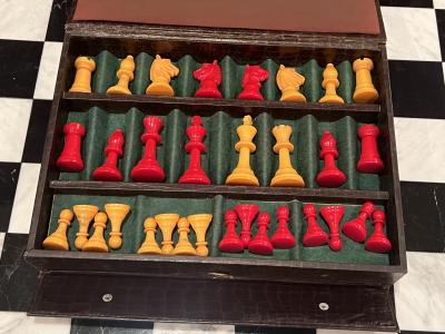 ART DECO ERA RED AND YELLOW BAKELITE CHESS SET WITH BOARD IN MOCK ALLIGATOR CASE