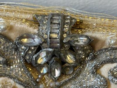 ART DECO SATIN CLUTCH SILVER CLEAR GLASS BEADING PEARLS WITH RHINESTONE CLASP