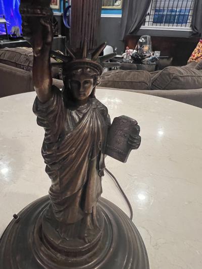 ART DECO STATUE OF LIBERTY STANDING ASHTRAY WITH ILLUMINATED TORCH