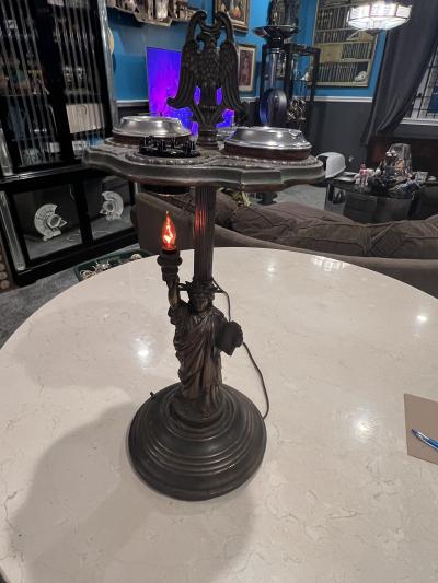 ART DECO STATUE OF LIBERTY STANDING ASHTRAY WITH ILLUMINATED TORCH