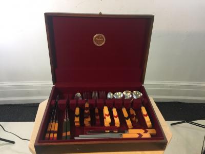 ART DECO TWO TONE BAKELITE CUTLERY SET