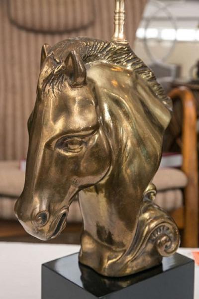 ART MODERNE HORSE HEAD ON BASE TABLE LAMP